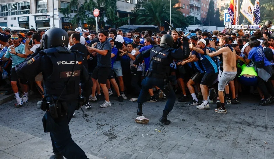 Canh bao loan truoc tran dau cua Real Madrid hinh anh