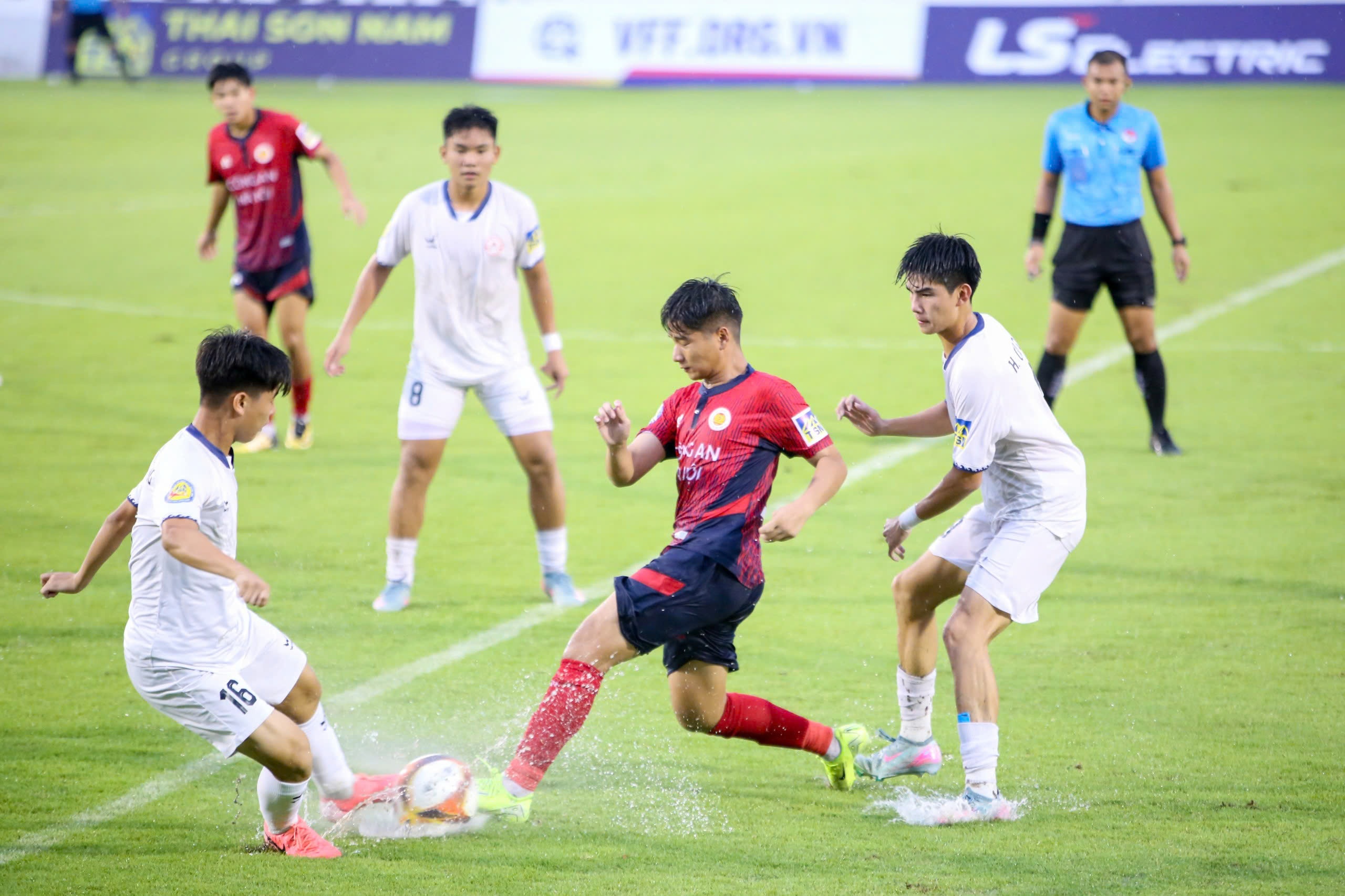 Bong da TP.HCM hoa CAHN o VCK U17 Quoc gia hinh anh