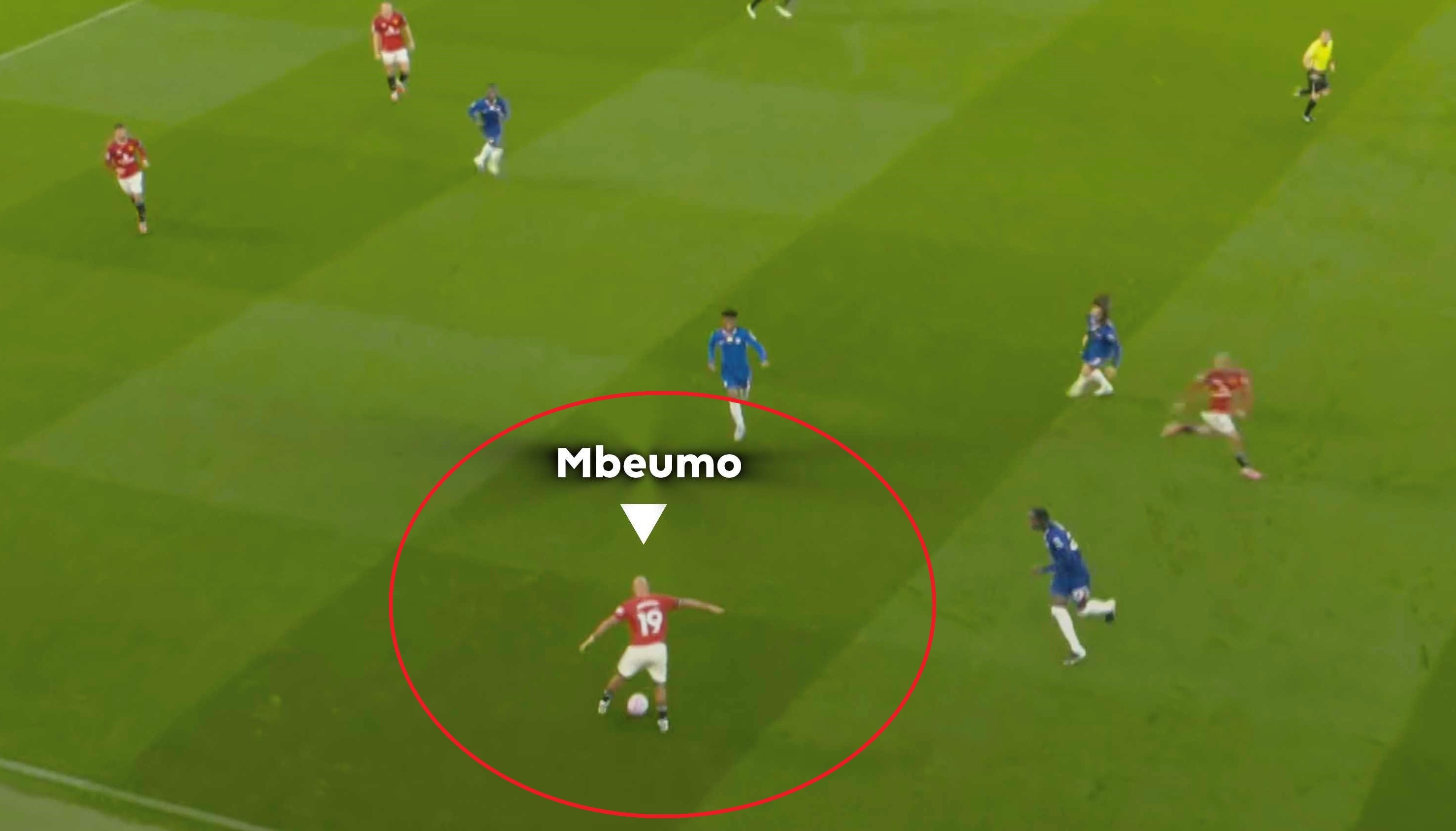 Pha bong ngau hung cua Mbeumo hinh anh