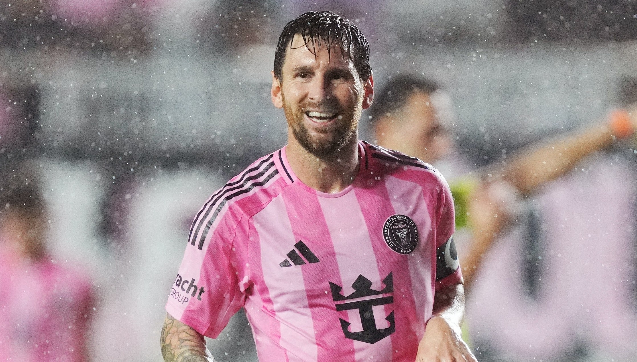 Messi lap cu dup hinh anh