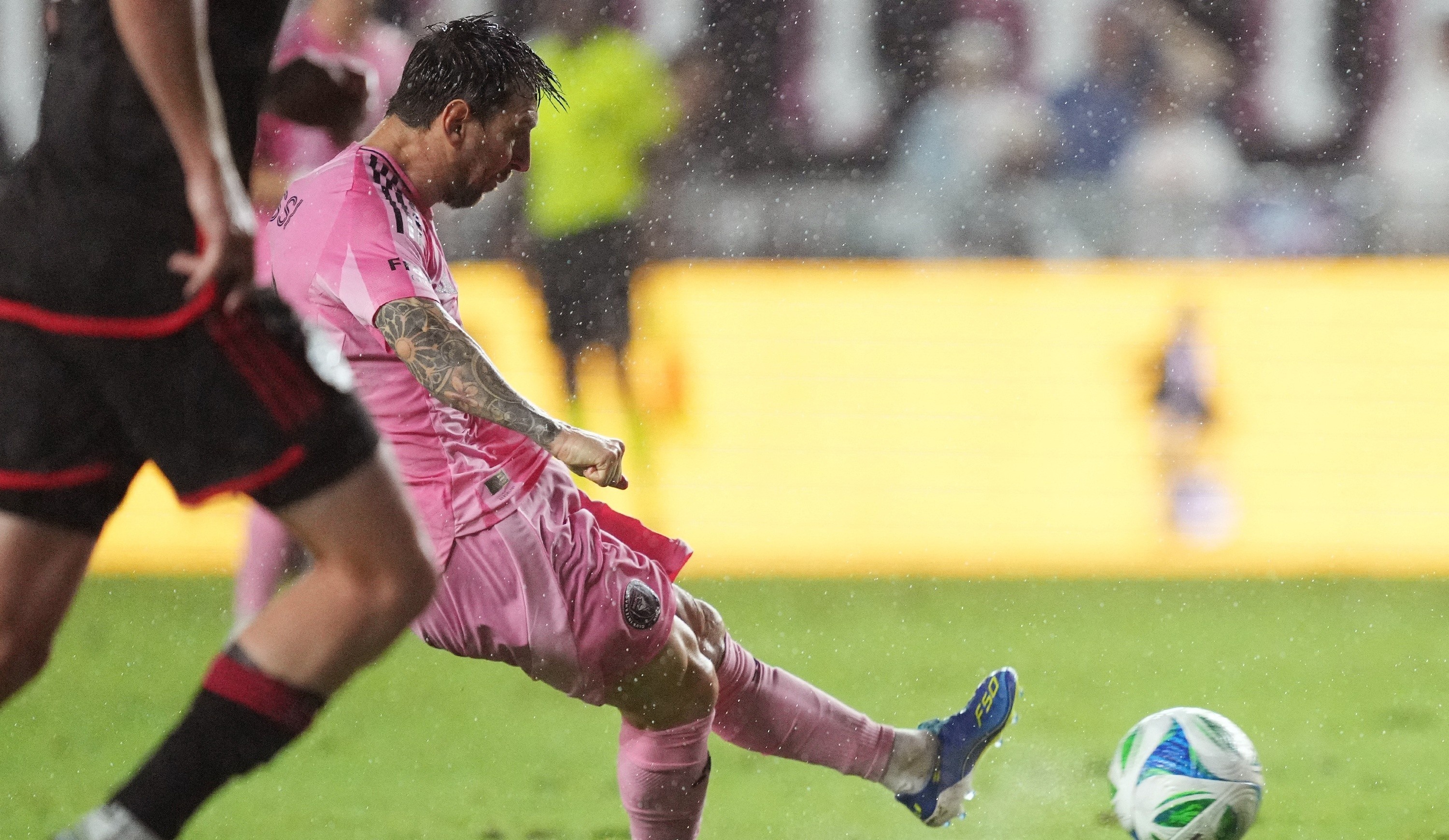 2 ban thang dang cap cua Messi hinh anh