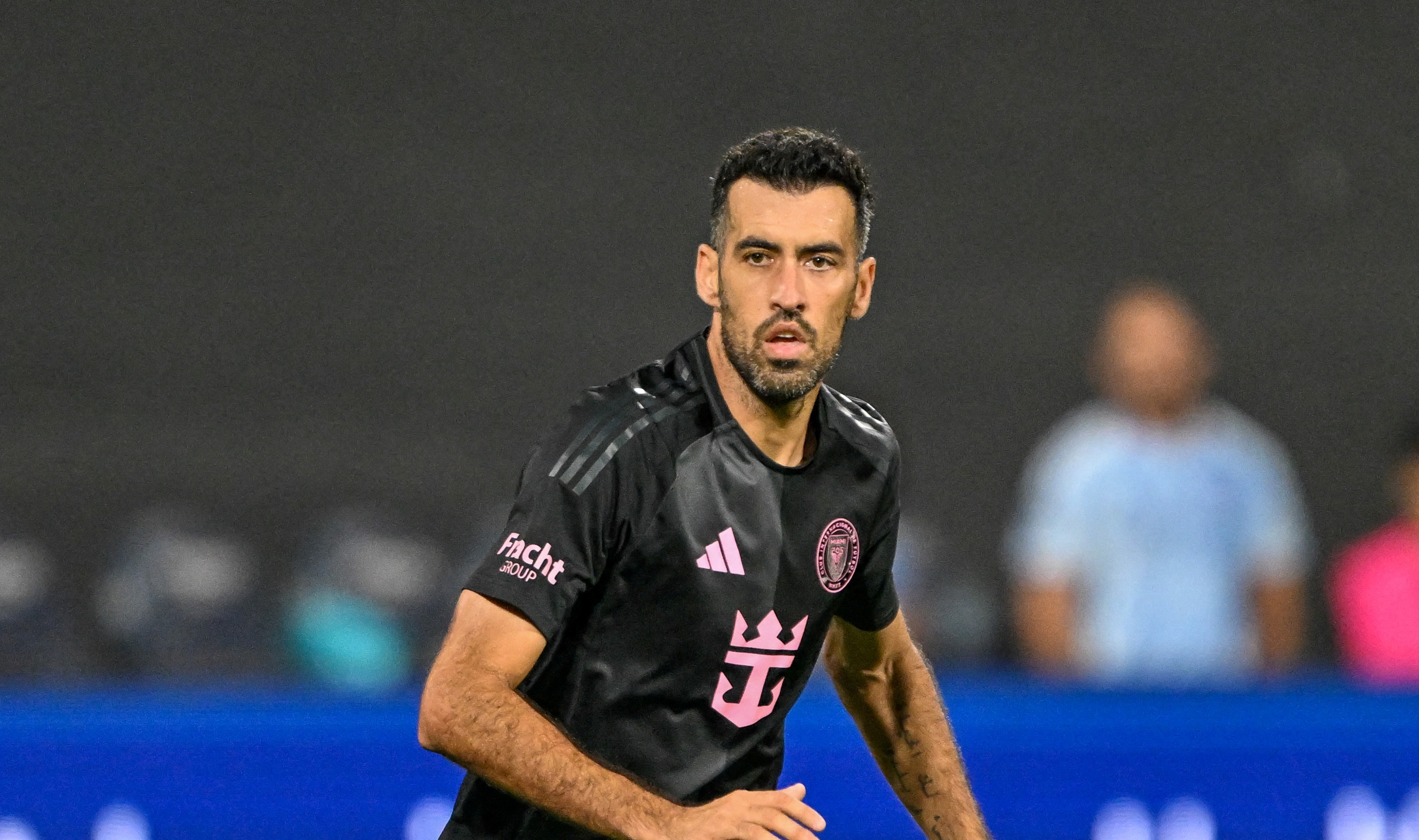 Busquets giai nghe hinh anh