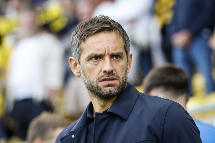 Bi hoc tro dam, HLV Maribor tu chuc sau 3 tran hinh anh