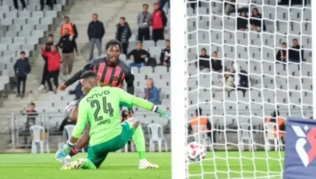 Tien dao Chelsea ghi cu dup vao luoi Onana trong 1 phut hinh anh