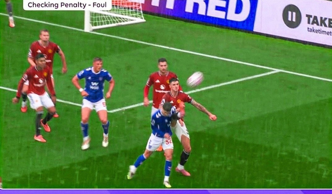 VAR cuu Sesko, Sunderland tuc gian vi mat phat den hinh anh