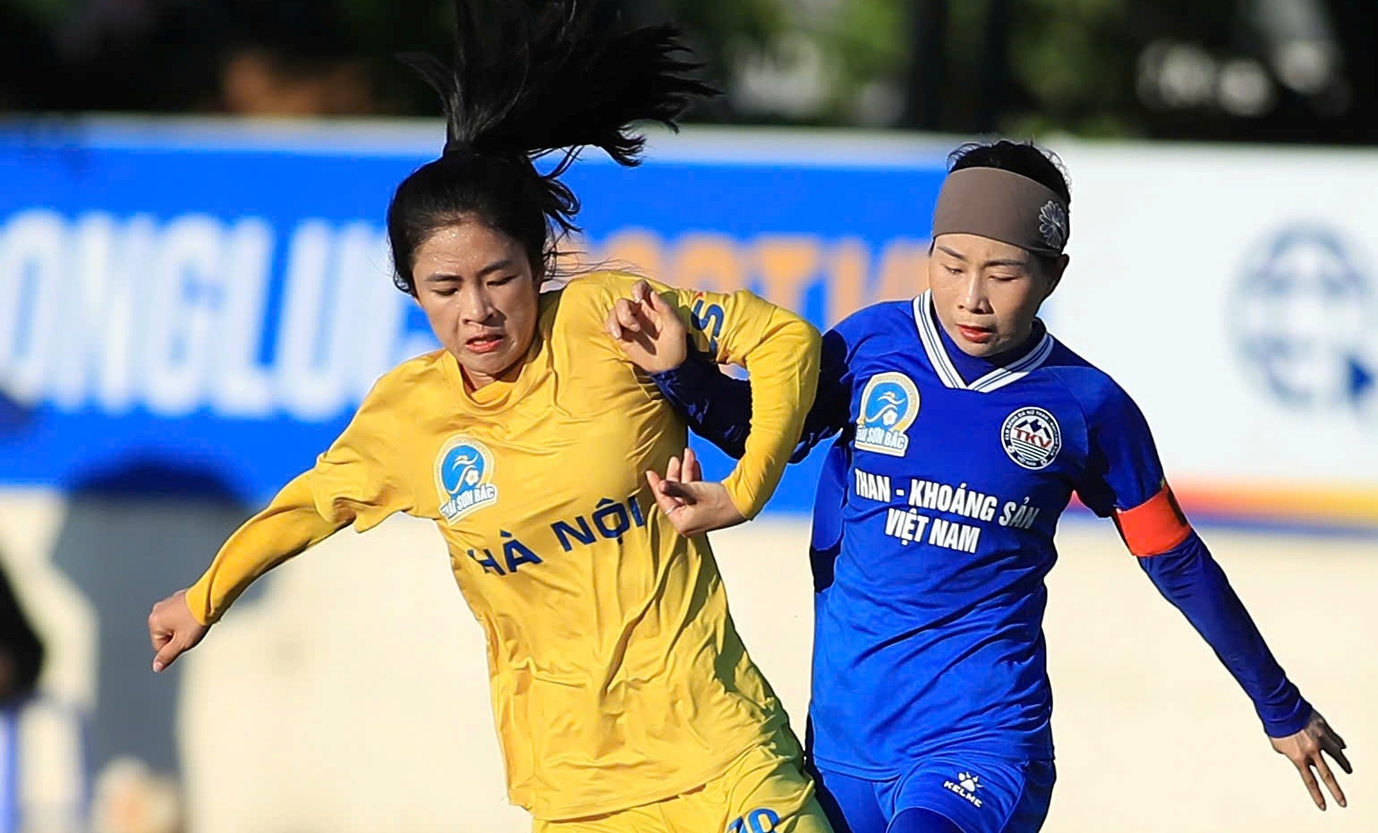 Nha vo dich giai nu VDQG 2025 dan lo dien hinh anh