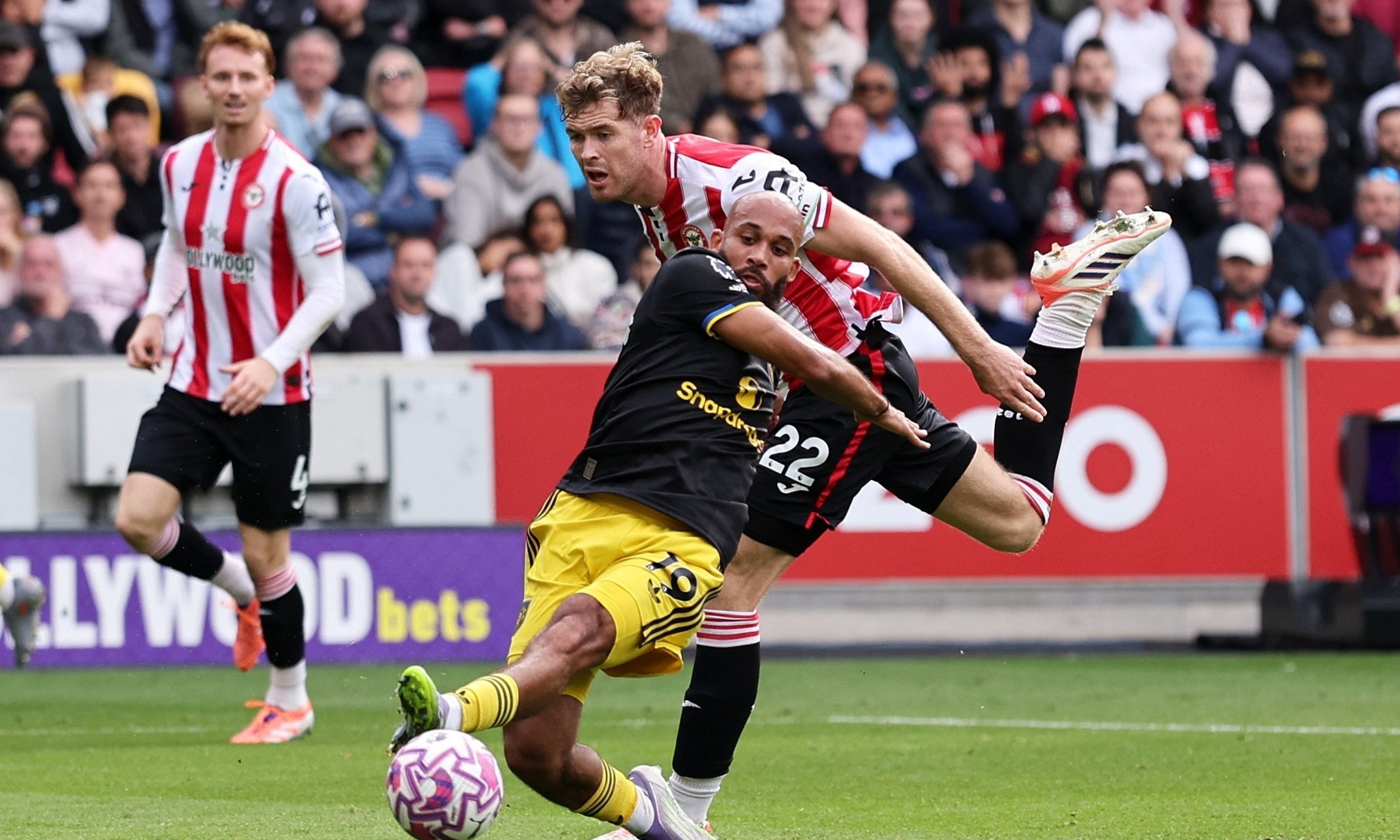 Trong tai mac sai lam nghiem trong o tran dau cua MU hinh anh