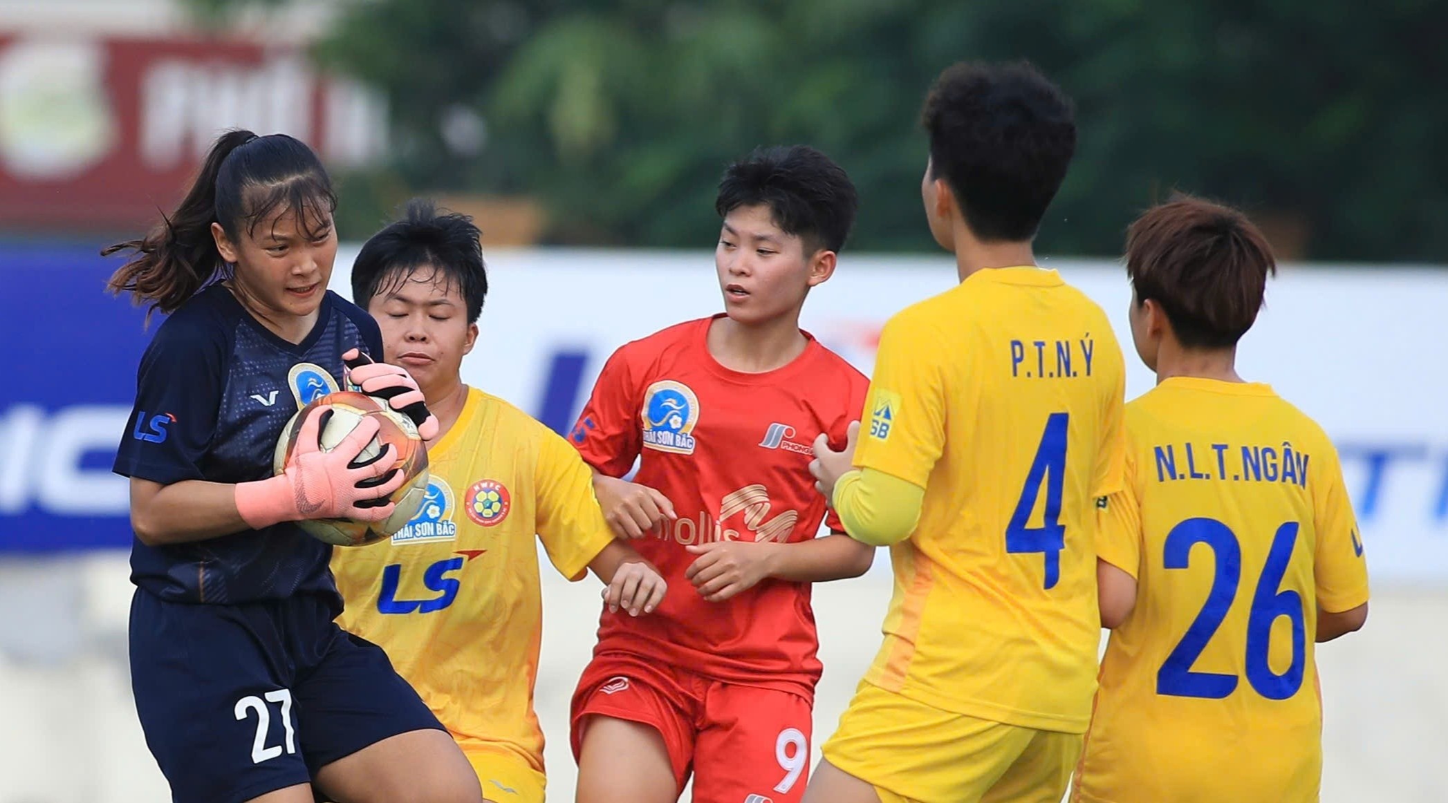 PP Ha Nam 'giai han' sau 8 tran toan hoa va thua hinh anh