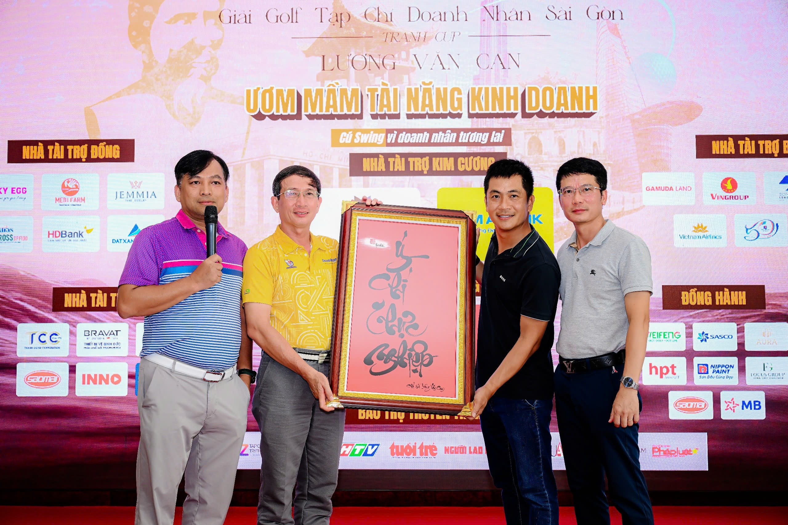 Giai golf doanh nhan quyen gop duoc 285 trieu dong hinh anh