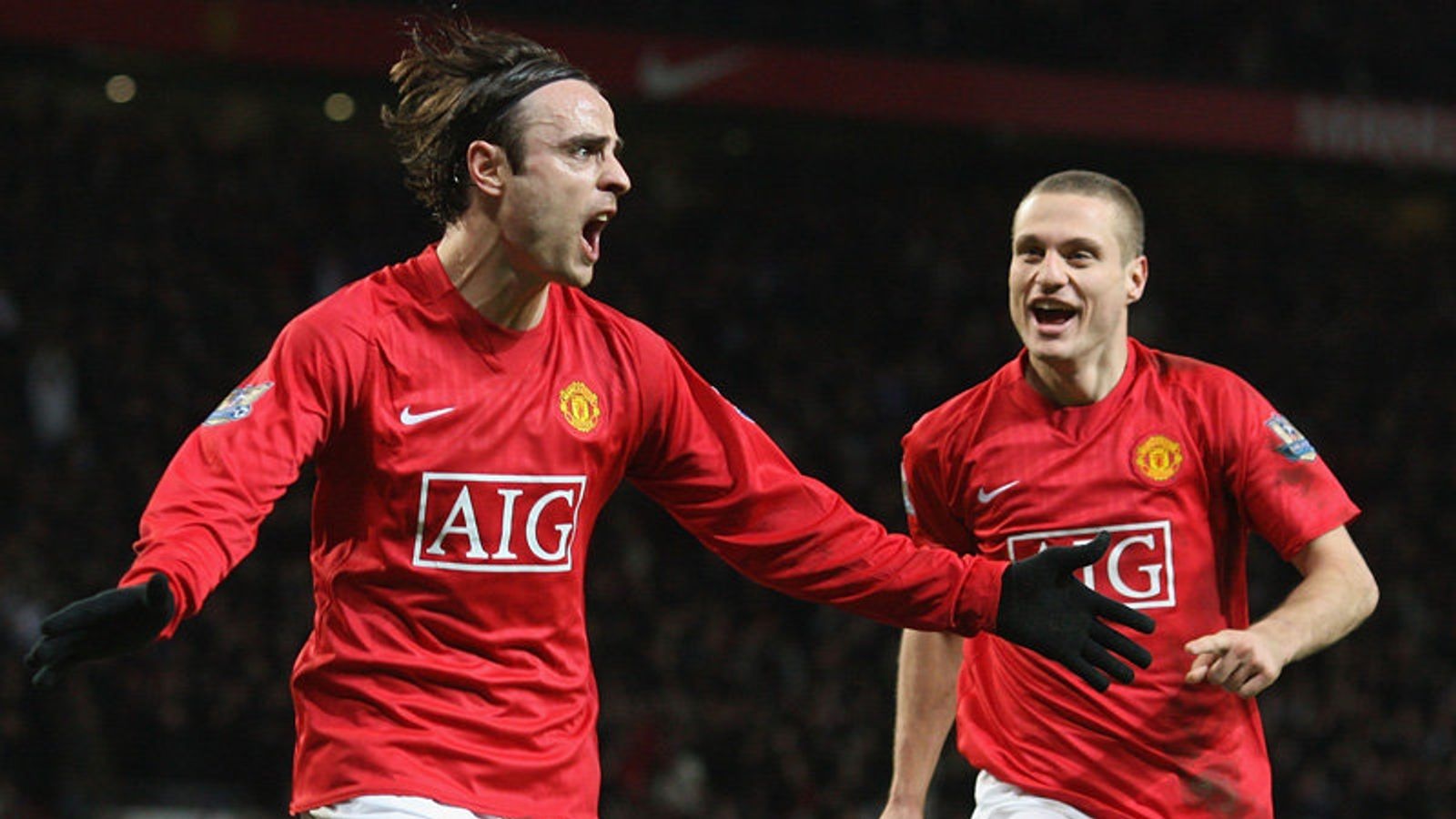 Hai huyen thoai MU toi Viet Nam hinh anh