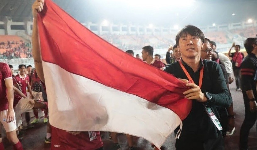 Co dong vien Indonesia goi ten HLV Shin Tae-yong hinh anh