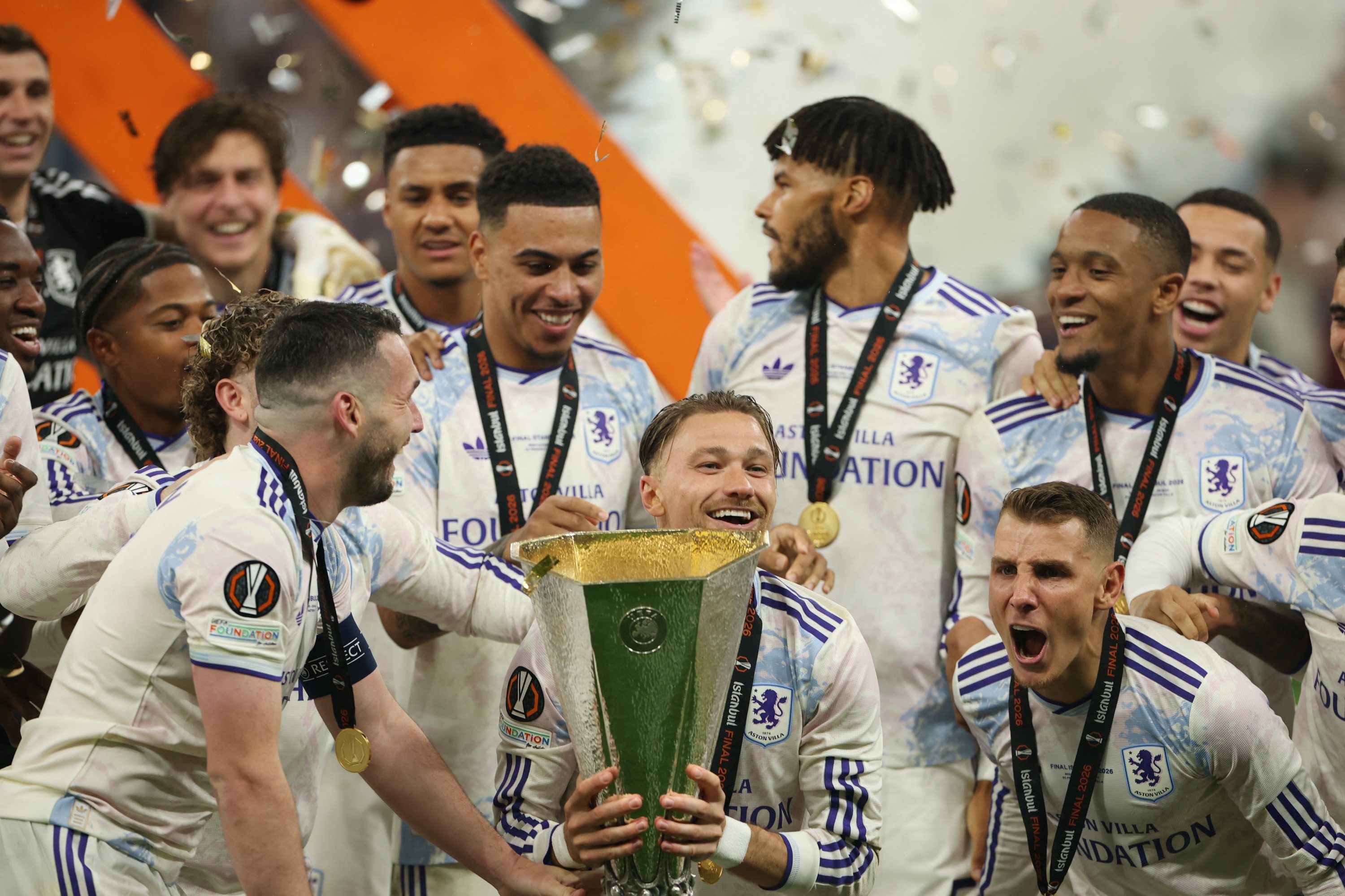 Kich ban Aston Villa phai thua de Premier League huong loi hinh anh