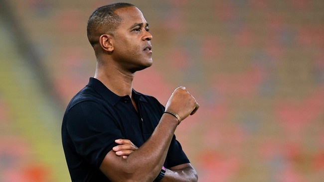 Indonesia sa thai HLV Kluivert hinh anh