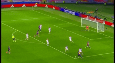 Rashford ghi bàn sau cú đá hỏng của Yamal