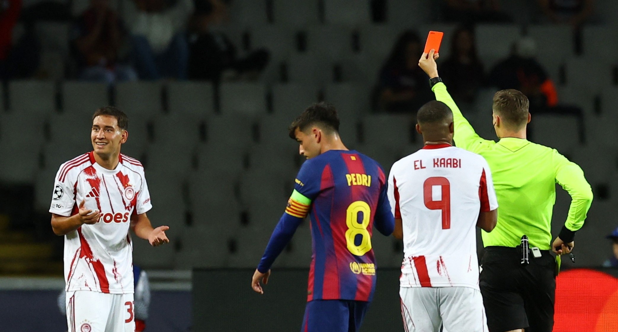 Pha bong gay phan no o tran thang cua Barcelona hinh anh