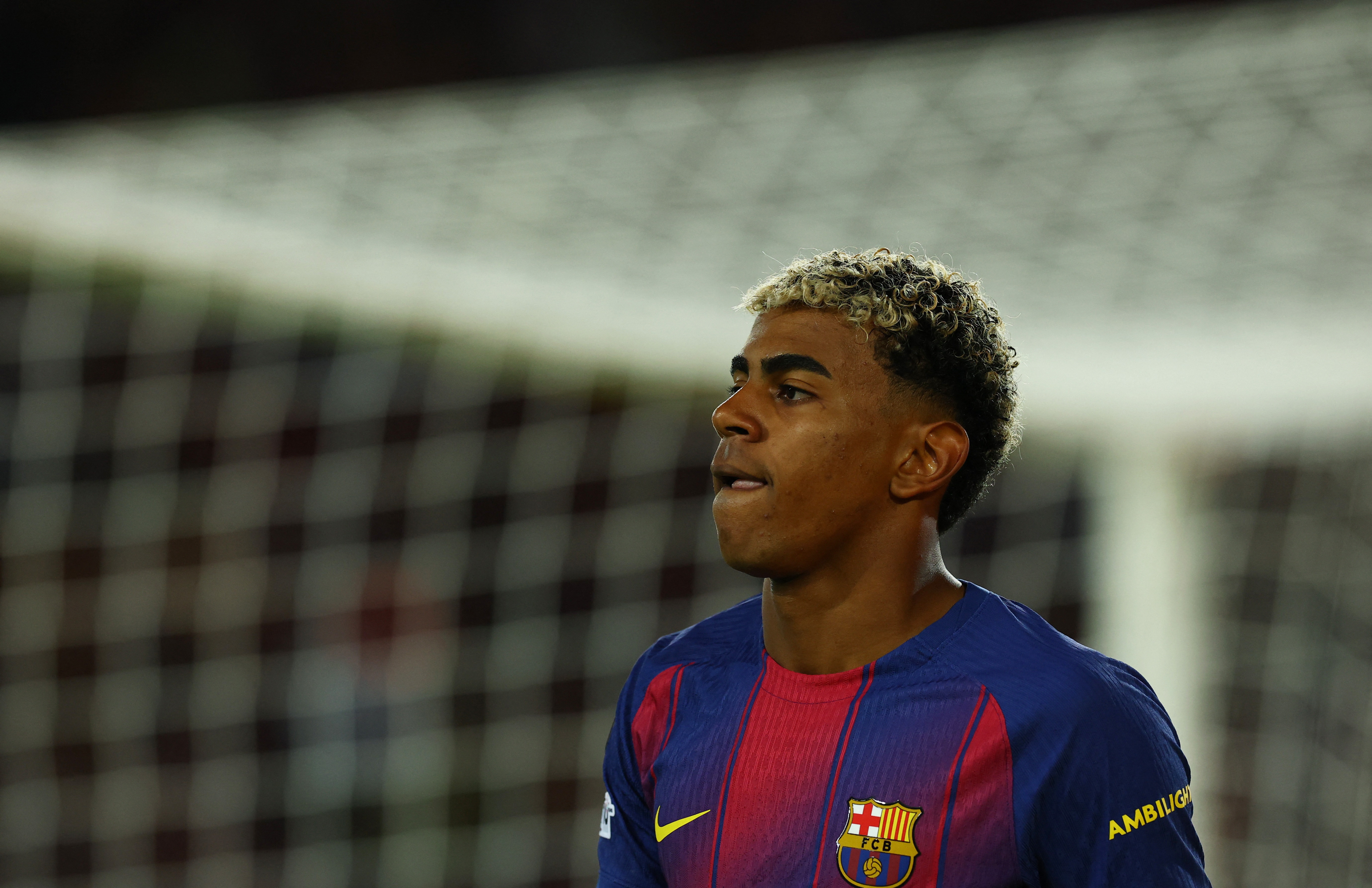 Yamal dan dau dan sao Barca huy theo doi Carvajal hinh anh