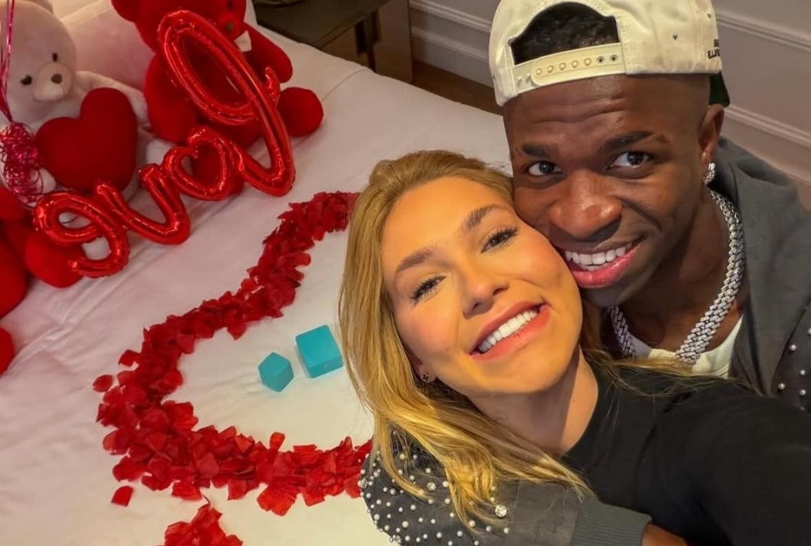 Vinicius cong khai ban gai hinh anh