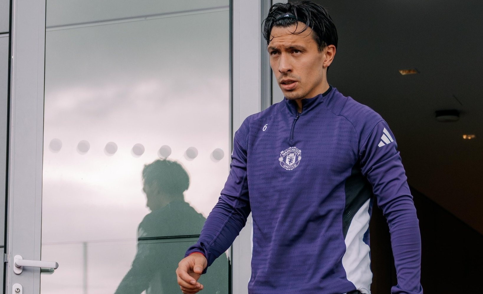 Vet seo dang so cua cau thu MU gay bao hinh anh