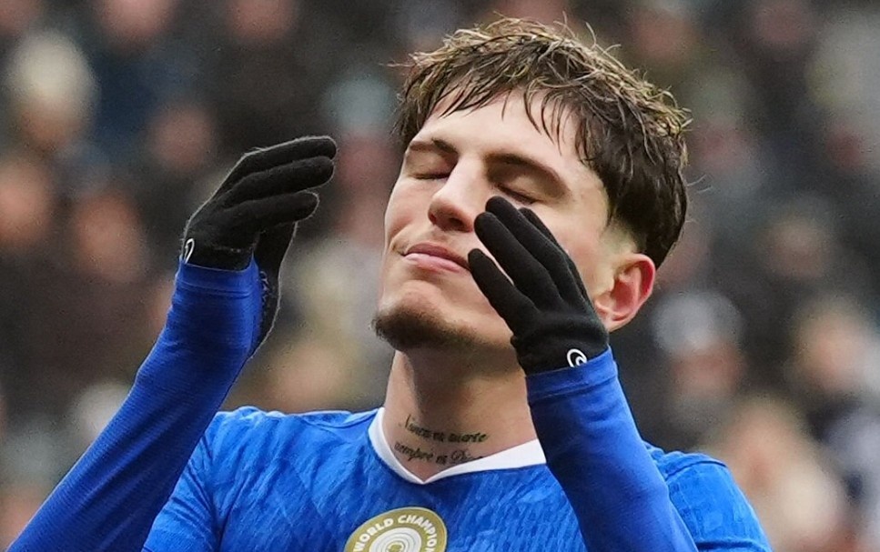 Chelsea lai nga ngua truoc Newcastle hinh anh