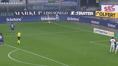 Pha bong 'trieu view' ngo nhu trong sach giao khoa hinh anh