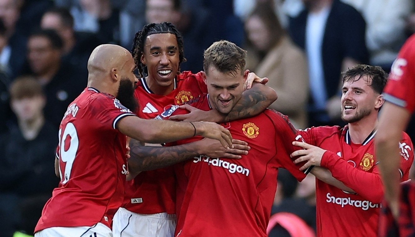 Bao dong do o Old Trafford hinh anh