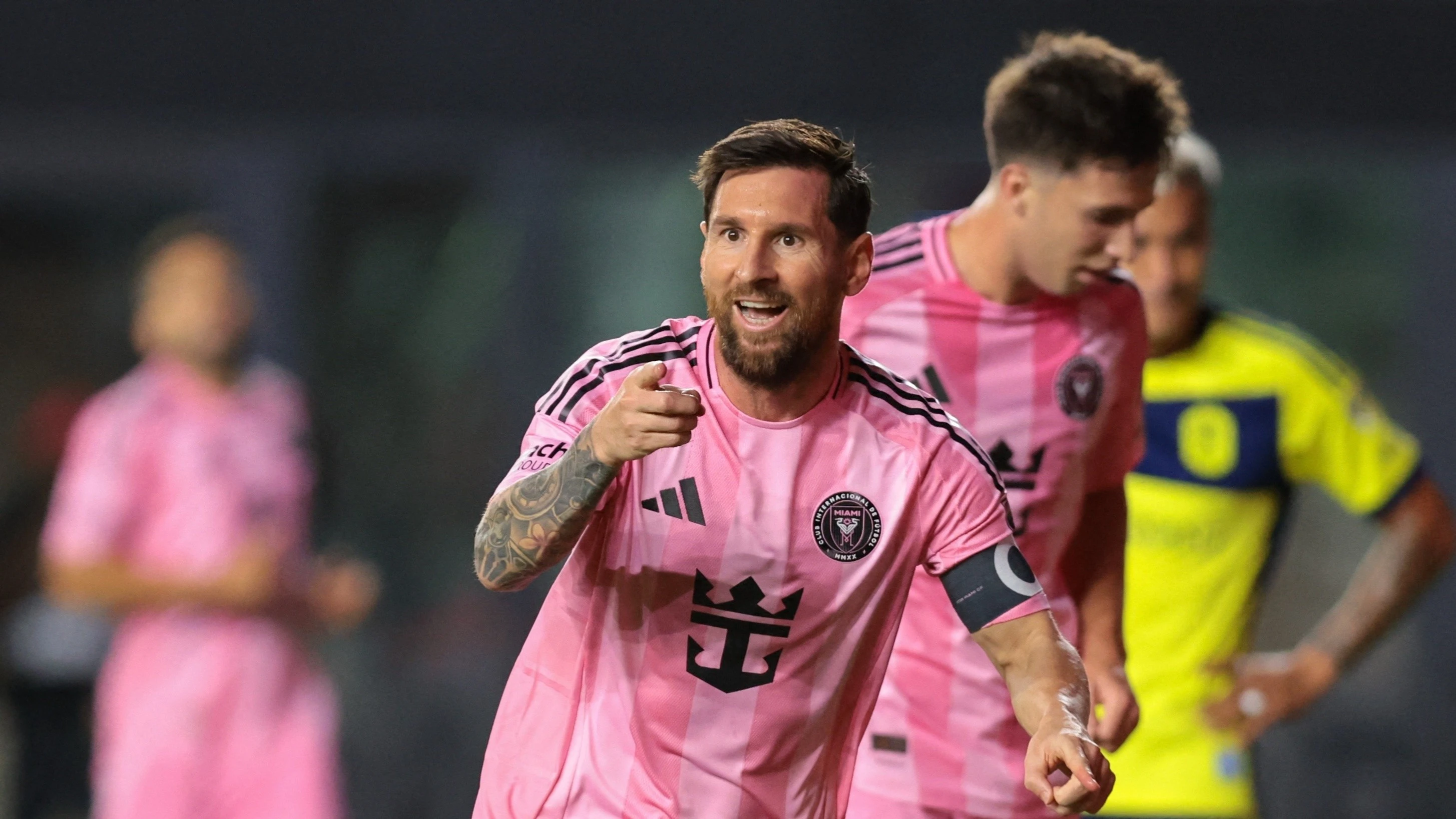 Messi solo ghi ban hinh anh