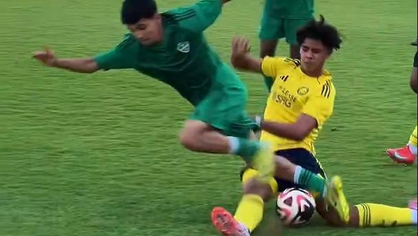 Pha tac bong kho tin cua con trai Ronaldo hinh anh