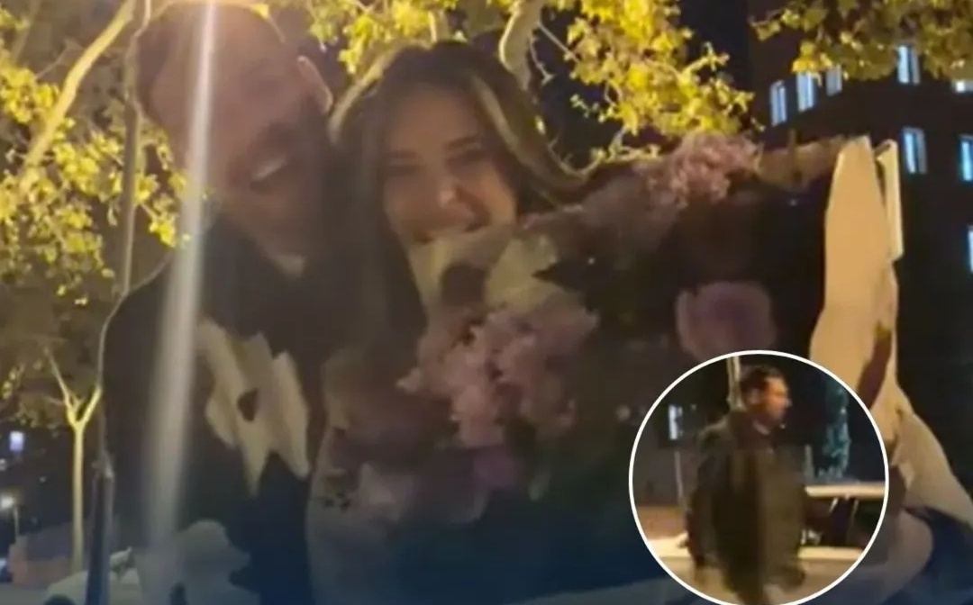 Dang hen ho lang man, cap doi dung hinh vi Messi di ngang qua hinh anh