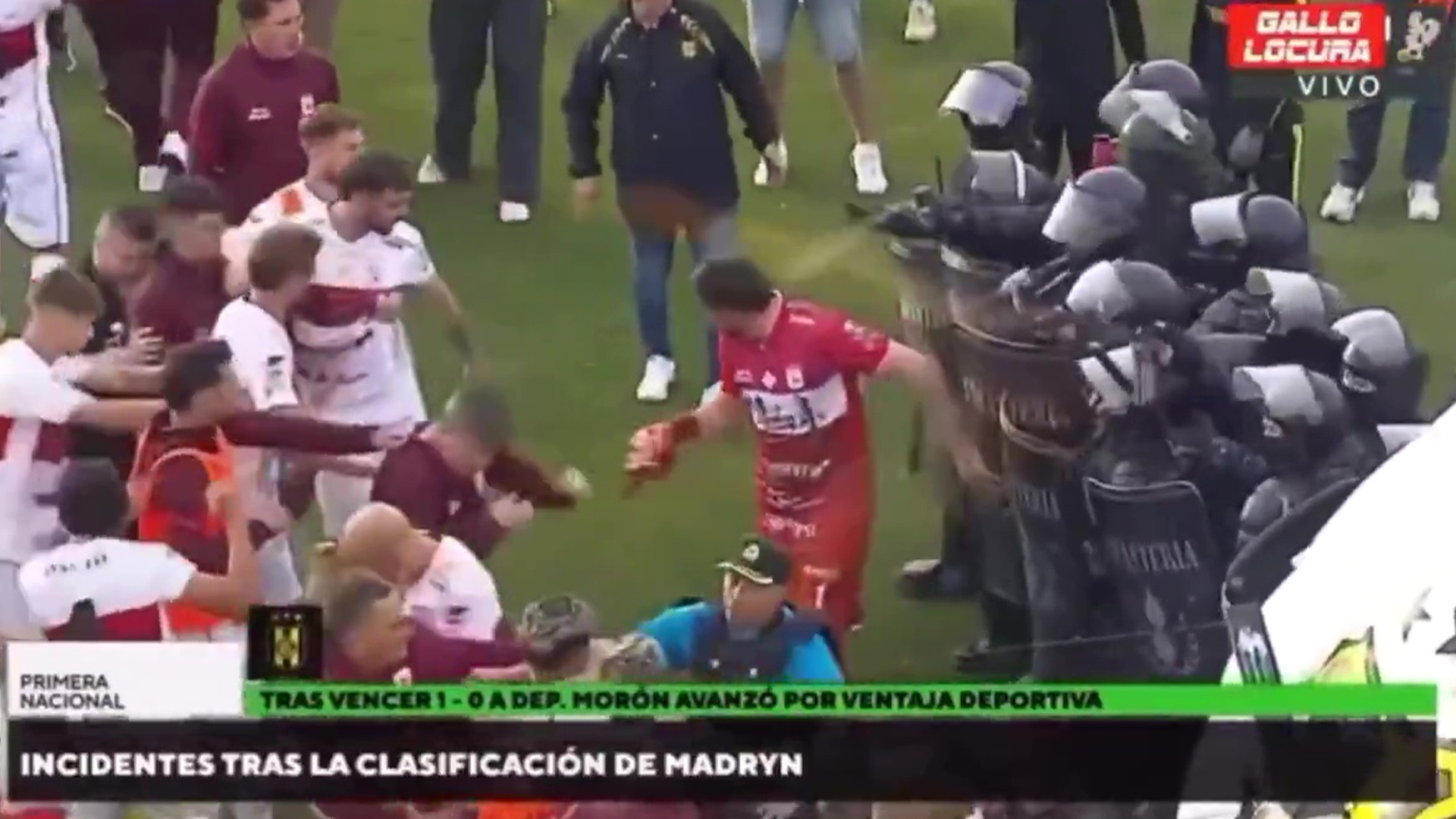 Canh hon loan o giai bong da Argentina hinh anh