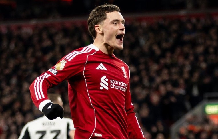 Liverpool giai con khat chien thang, MU bi day xuong thu 6 hinh anh