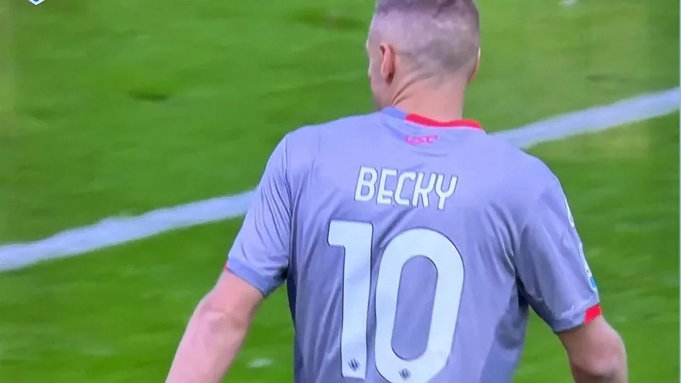 Chiec ao la cua Vardy hinh anh