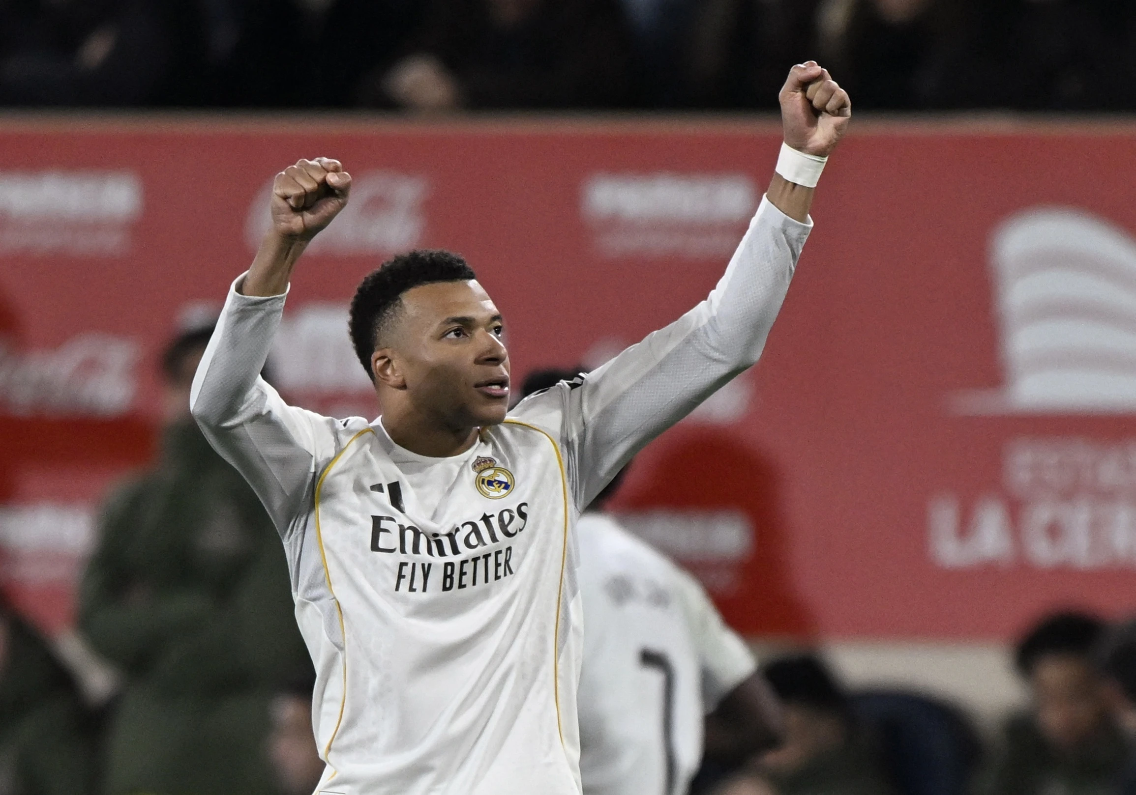 Real Madrid tam chiem ngoi dau cua Barcelona hinh anh