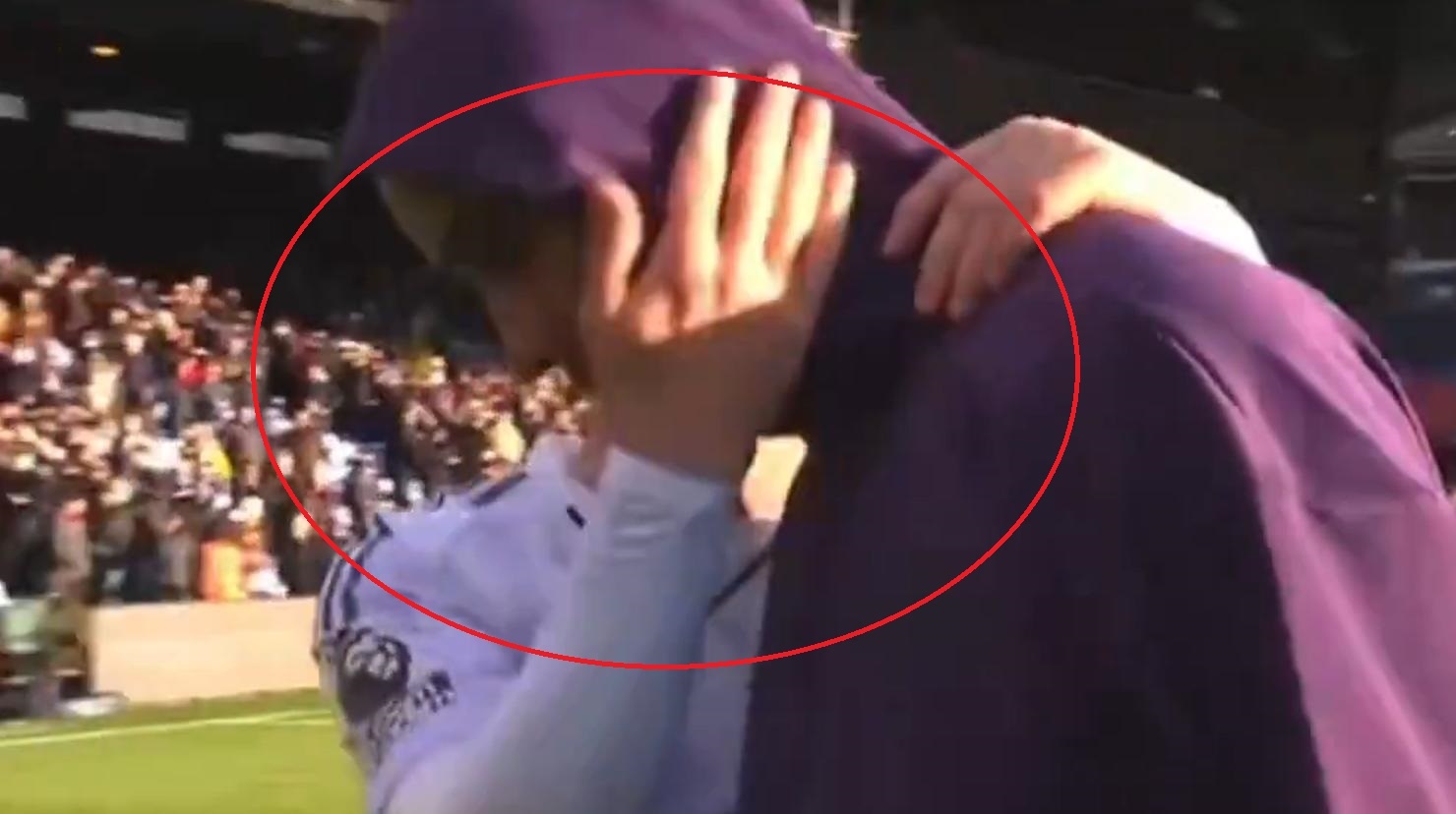 Hanh dong gay chu y cua Mount voi Yoro hinh anh