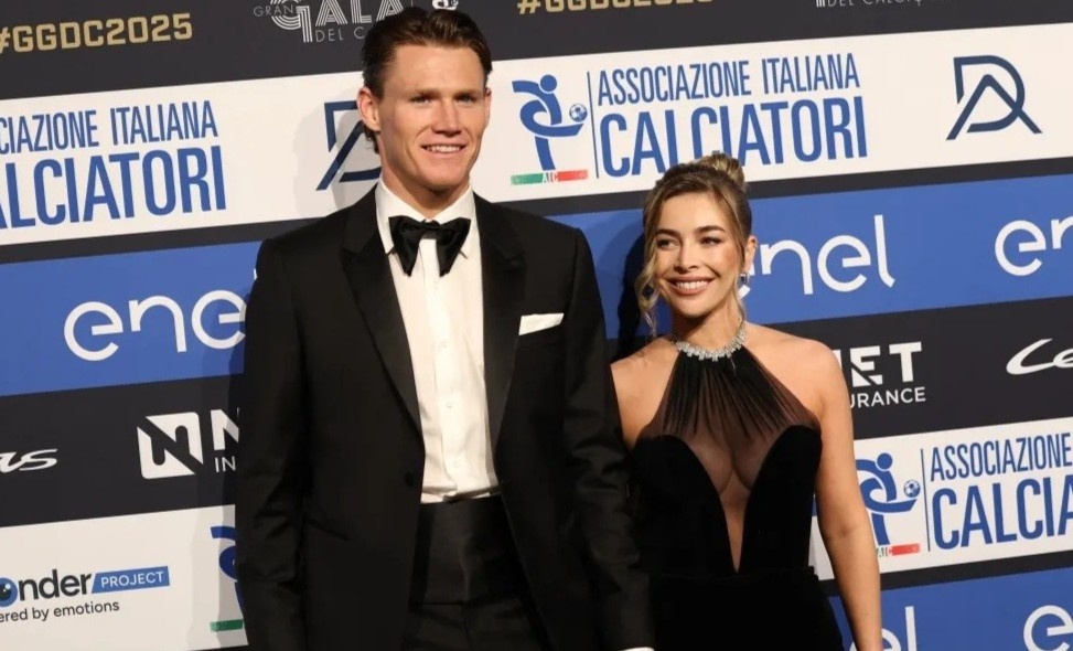 Ban gai McTominay mac xuyen thau hinh anh