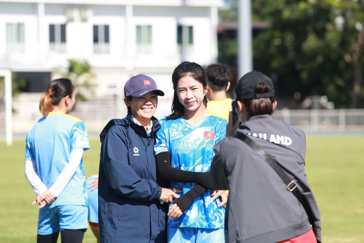 صورة 2 لفريق فيتنام للسيدات tuyen nu Viet Nam anh 2