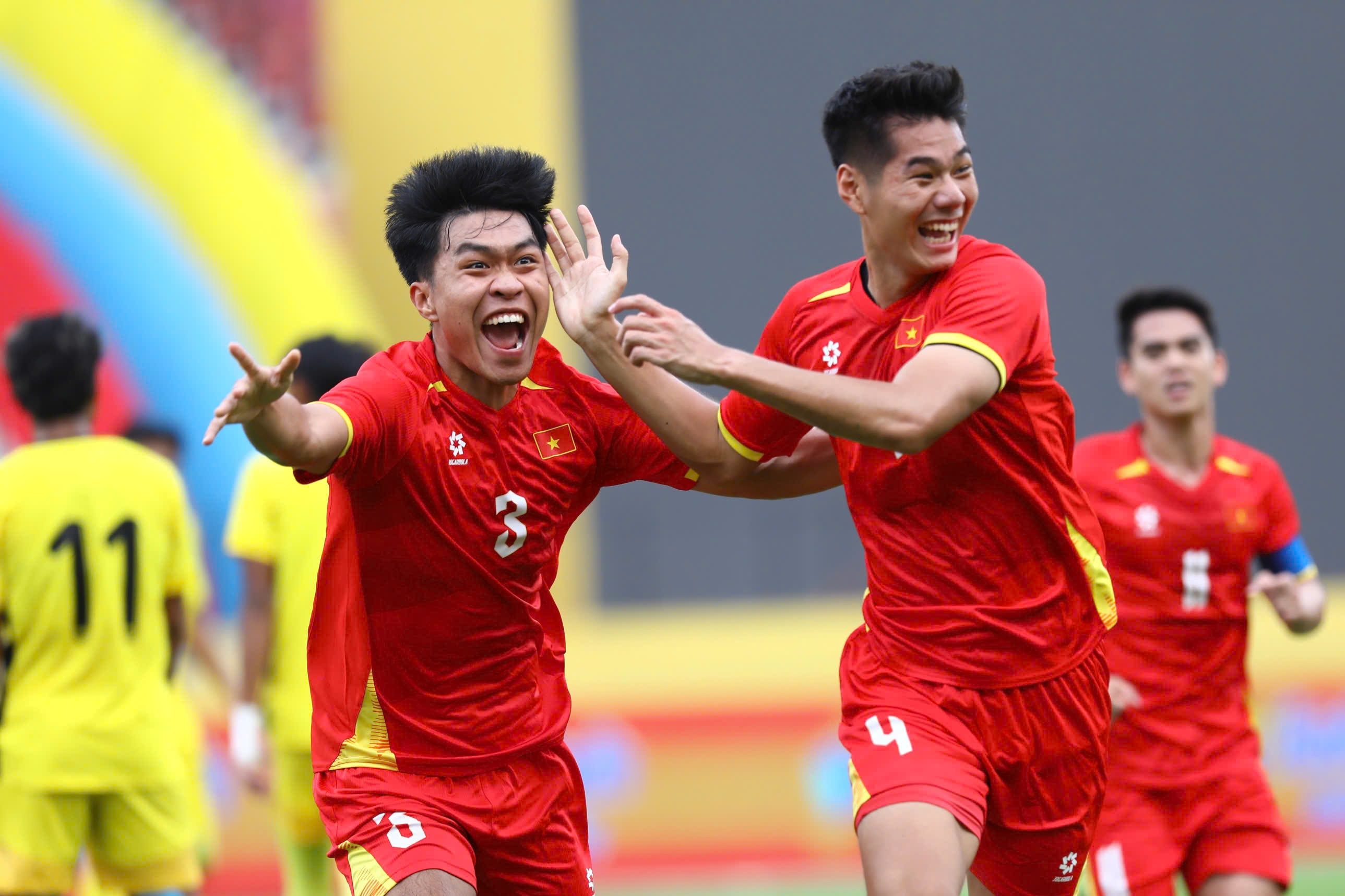 VFF thuong nong 1,3 ty dong cho 2 doi tuyen Viet Nam hinh anh