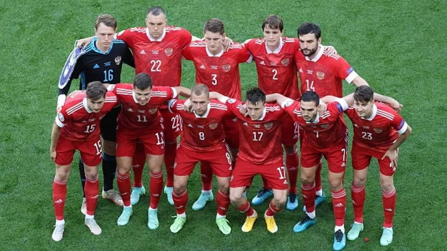 UEFA chuan bi phan quyet ve viec do bo lenh cam Nga hinh anh