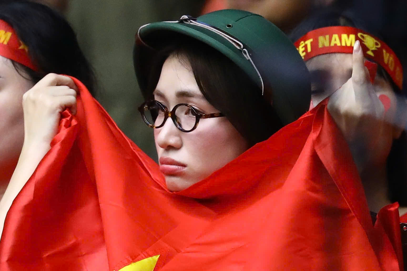 Khoanh khac buon cua Hoa Minzy khi bong chuyen Viet Nam thua Thai Lan hinh anh