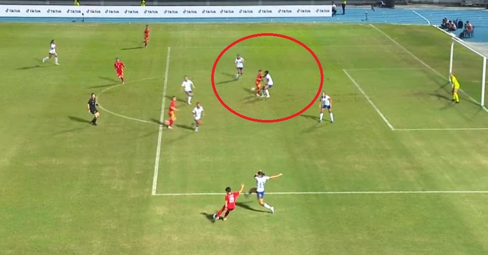 Trong tai sai lam khi tu choi ban thang cua Bich Thuy hinh anh