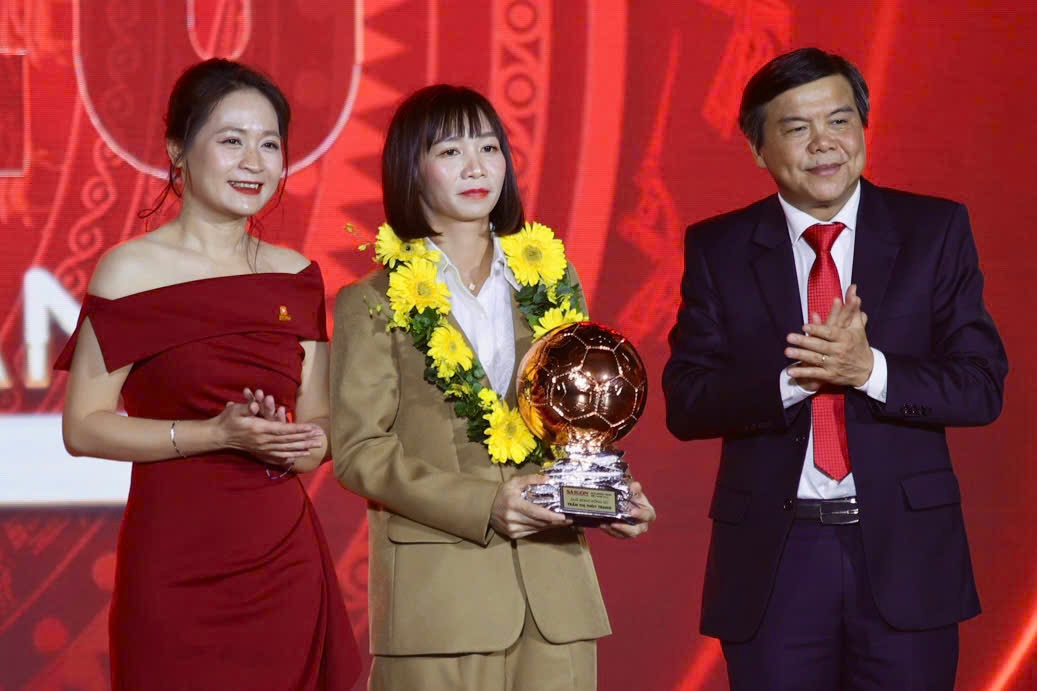 Qua bong dong Thuy Trang buc xuc hinh anh