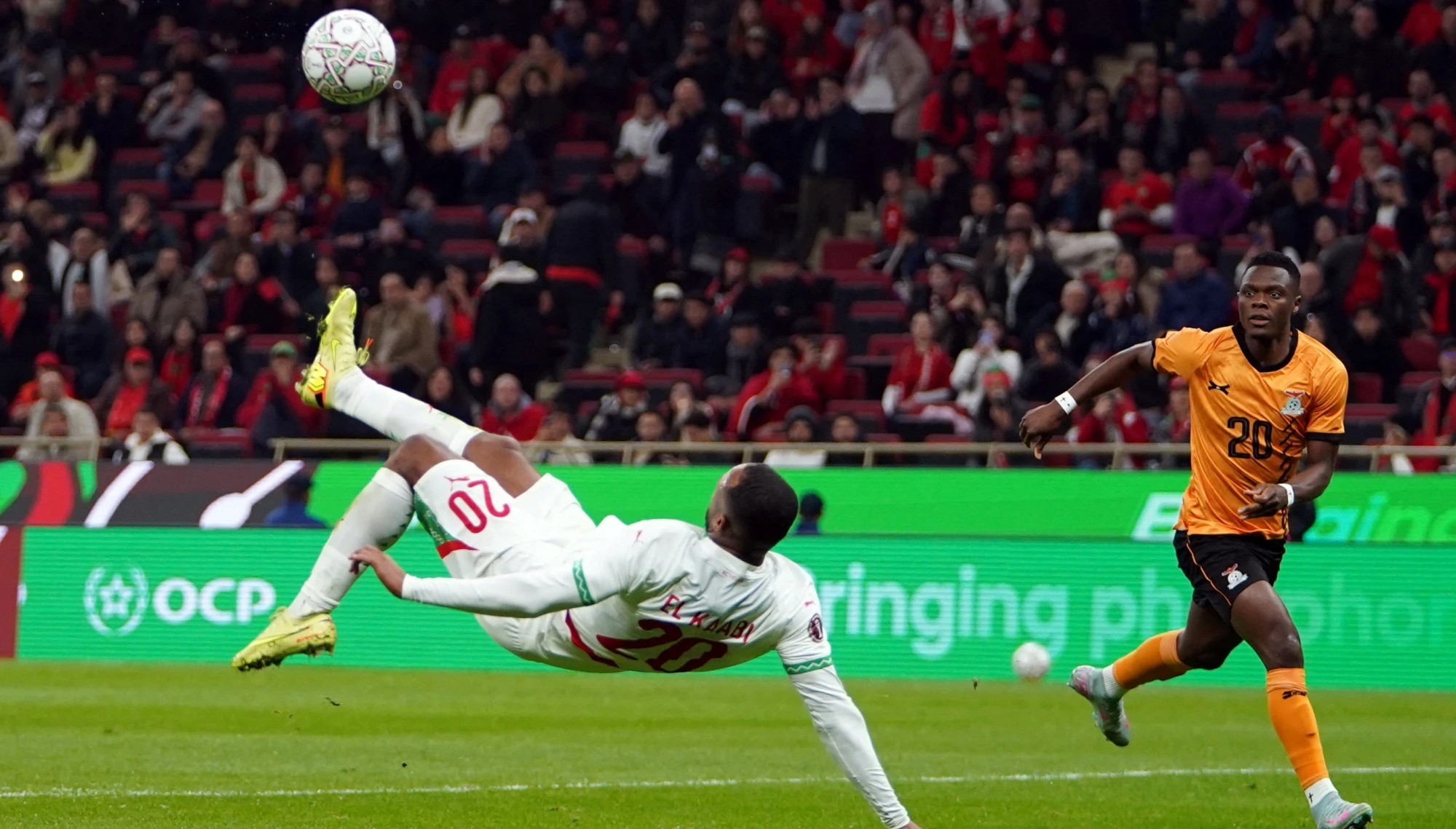 Cau thu lap cu dup 'nga ban den' o cup chau Phi hinh anh