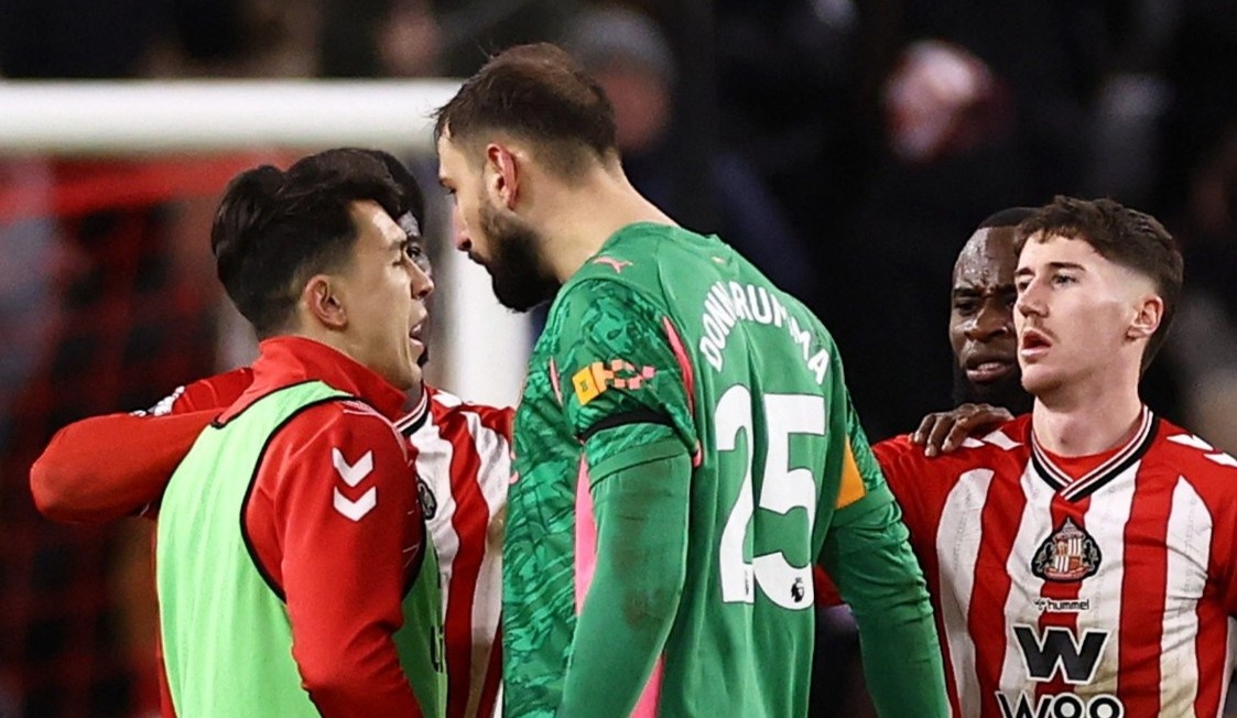 Canh hon loan o tran hoa cua Man City hinh anh