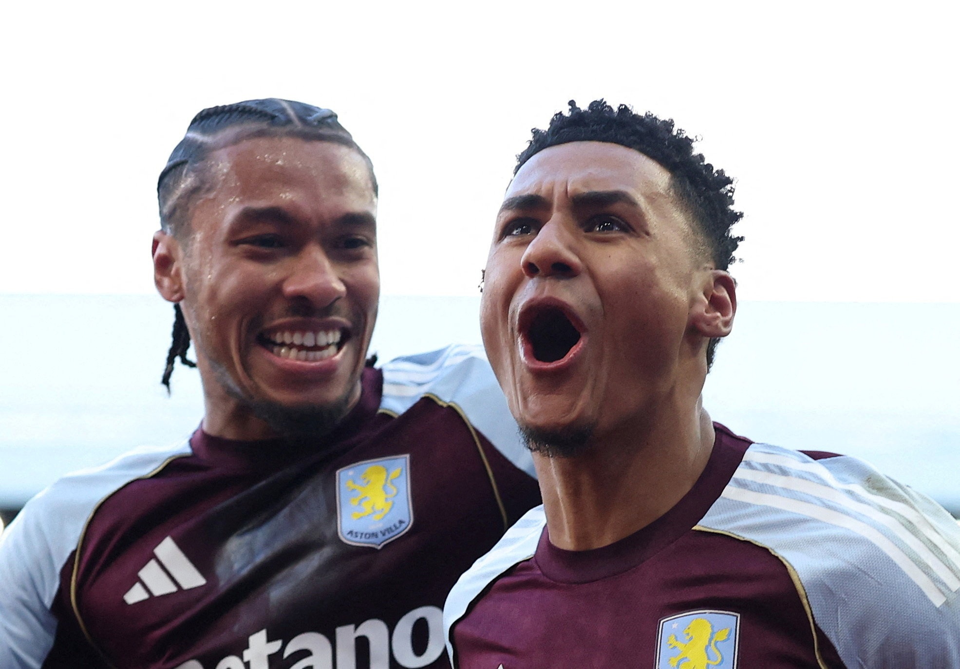 Aston Villa tam chiem vi tri thu hai cua Man City hinh anh