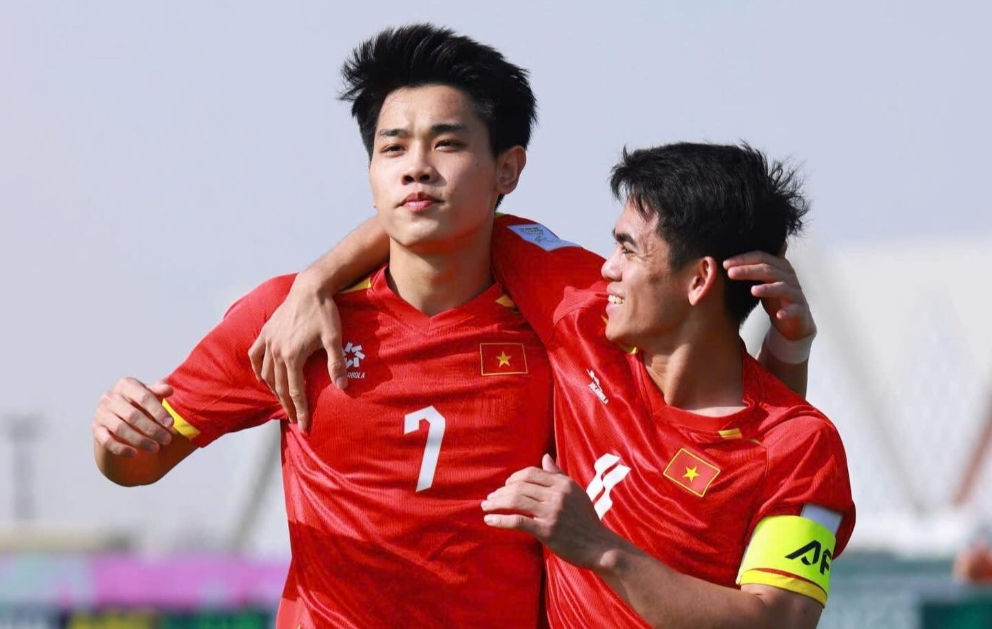 FIFA, Atletico chuc mung U23 Viet Nam hinh anh