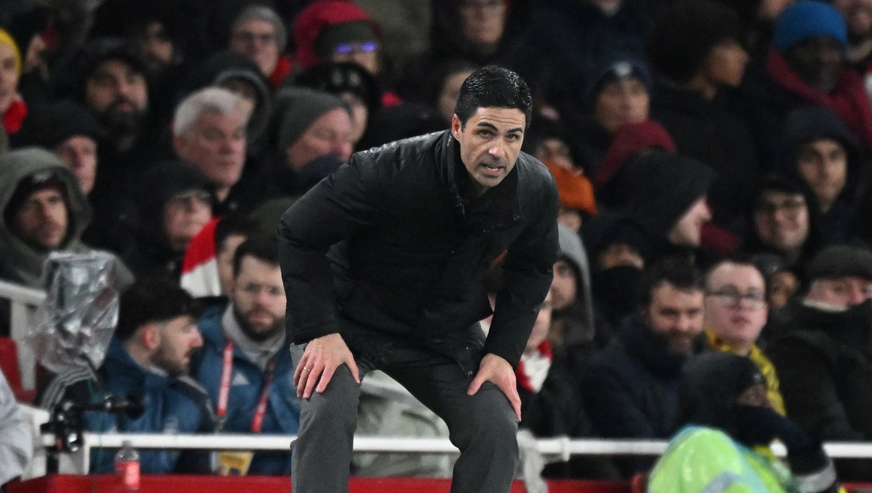 HLV Arsenal gay tranh cai hinh anh