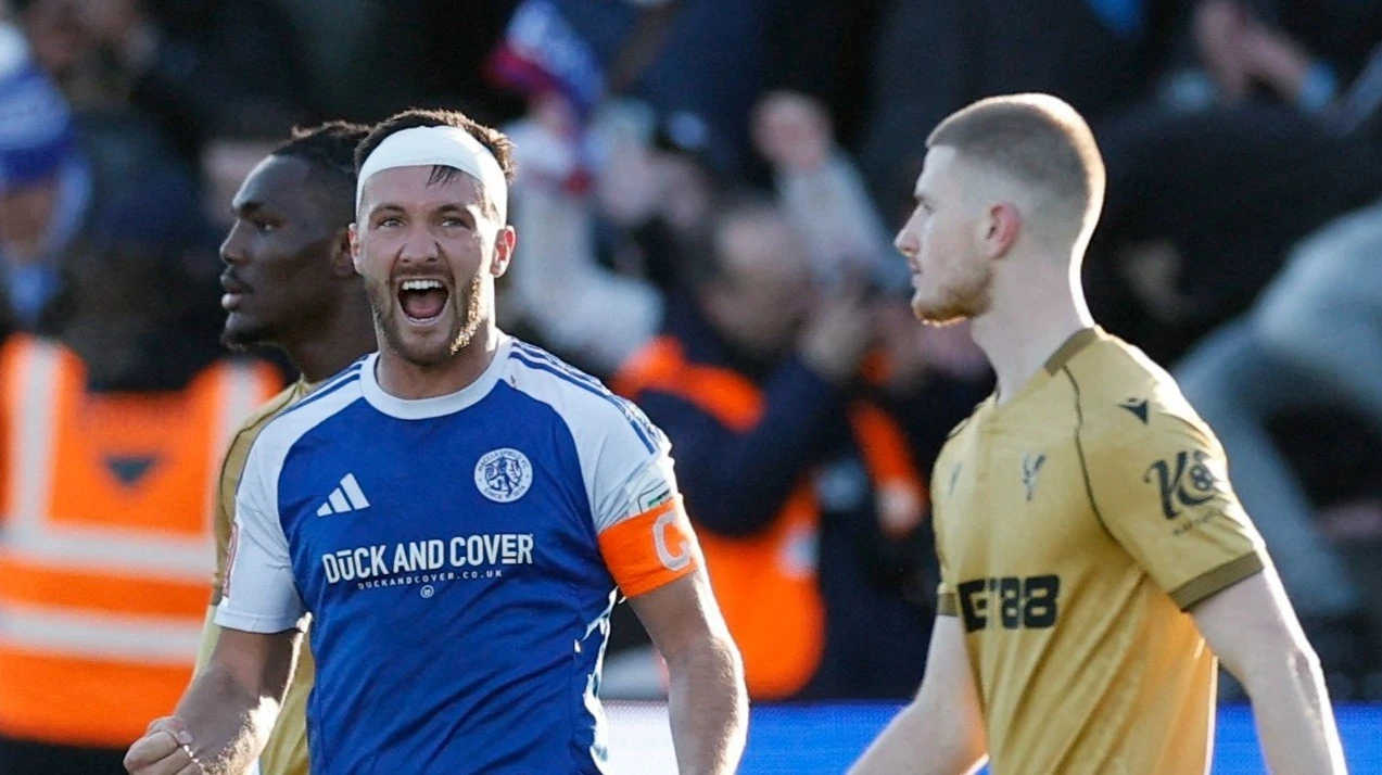 Cu soc lon nhat lich su FA Cup hinh anh