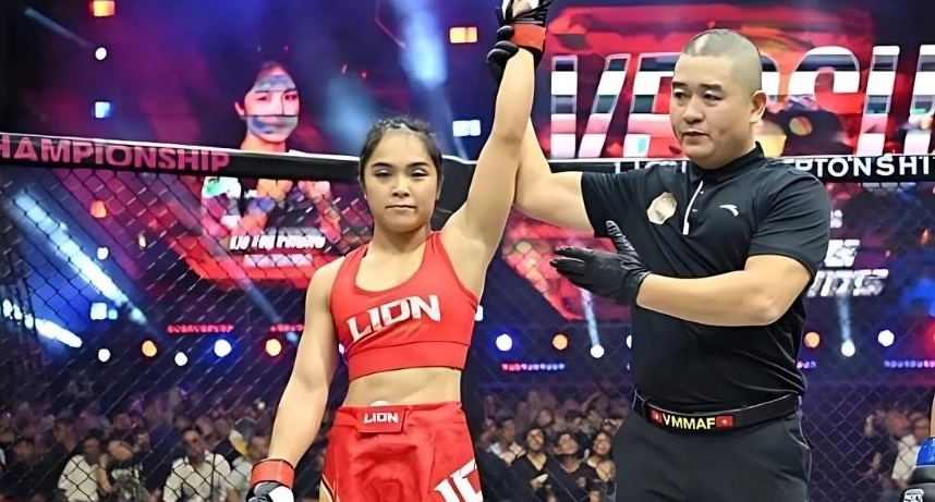 'Co giao MMA' Viet Nam ha knock-out doi thu Thai Lan trong 90 giay hinh anh