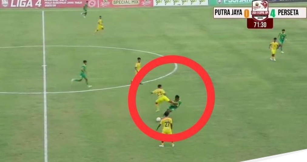 Cau thu Indonesia bi cam suot doi vi cu da kinh hoang hinh anh