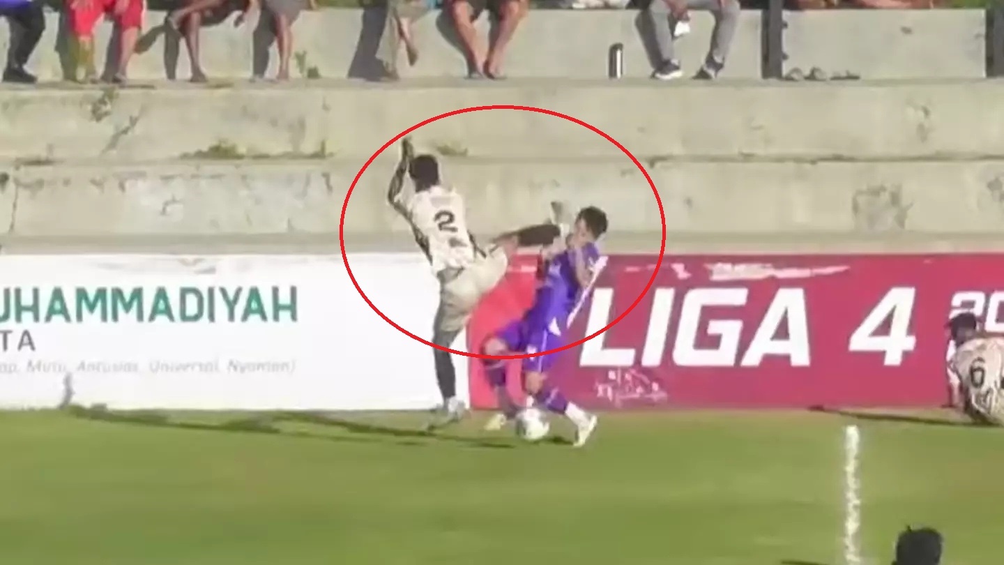 Bong da Indonesia chim trong bao luc hinh anh