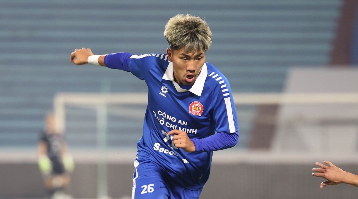 Khoa Ngo, Xuan Son cung ghi ban hinh anh